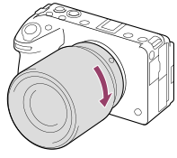 Зображення того, як обертати об’єктив за годинниковою стрілкою, коли фотоапарат повернутий до вас