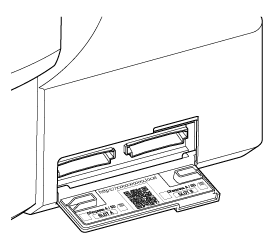 Рисунок с открытой крышкой отсека носителей на боковой стороне основного устройства