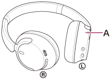 Illustrasjon som indikerer plasseringen av mikrofonen (A) på venstre enhet