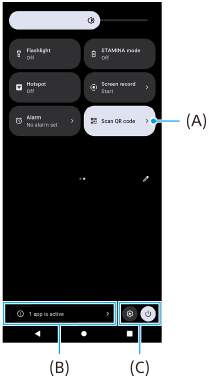 Изображение, показващо плочката Сканиране на QR код в централната област А, заедно с добавени нови икони и актуализирани позиции на иконите в долната част - В и С