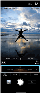 图像显示了在手动曝光模式下摄影大师待机屏幕上调整快门速度的位置。