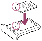 Diagram med placering af et SIM-kort i bakken. Det ene vinklede hjørne af SIM-kortet og det vinklede hjørne af bakken er omkranset.