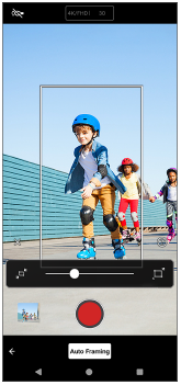 Image montrant comment modifier la taille du cadre dans le mode Cadrage automatique de l'application Appareil photo