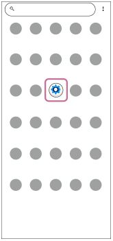 アプリの一覧画面で設定アイコンを示した画面。