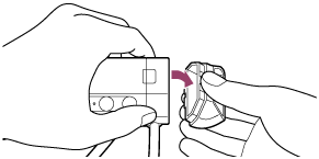 Ilustración que muestra cómo quitar la tapa de ventilación del collar